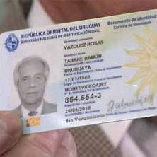 Uruguay comienza a expedir el nuevo pasaporte electrónico.