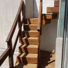 Escalera hacia la terraza
