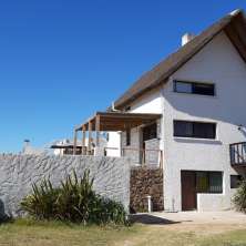 Casa con hermosas vistas a la playa de La Balconada en el Balneario La Paloma a pasos del mar