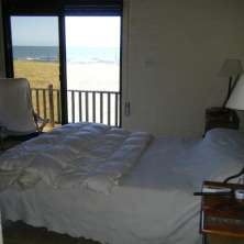 Dormitorio con vistas al mar