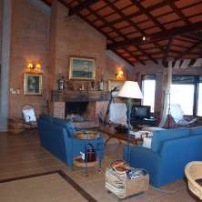 Living con hogar a leña