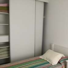 Dormitorio con placard