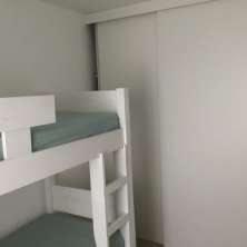Dormitorio con placard