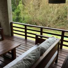 Balcón con vista al jardín