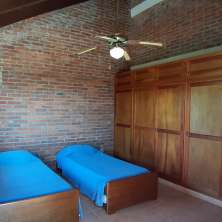Dormitorio con placard