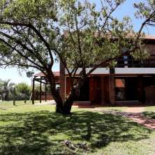 Fachada desde jardín
