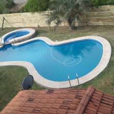 Piscina con jacuzzi