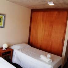 Dormitorio con placard