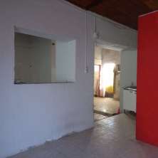 Vista a kitchenette y garage