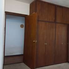 Dormitorio con placard