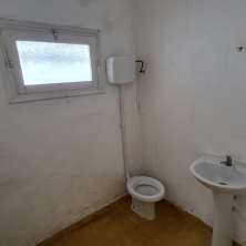 Este toilette más espacioso