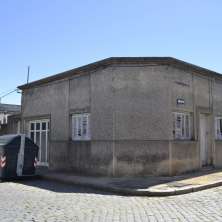 Fachada exterior con garage