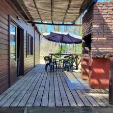 Deck al costado con parrillero