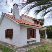 Hermoso chalet muy bien ubicado a escasos metros de Playa Los Botes