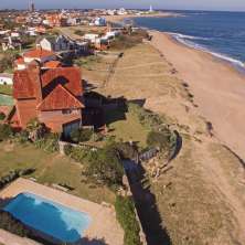 Casa en venta  frente al océano en la zona de La Balconada del Balneario La Paloma